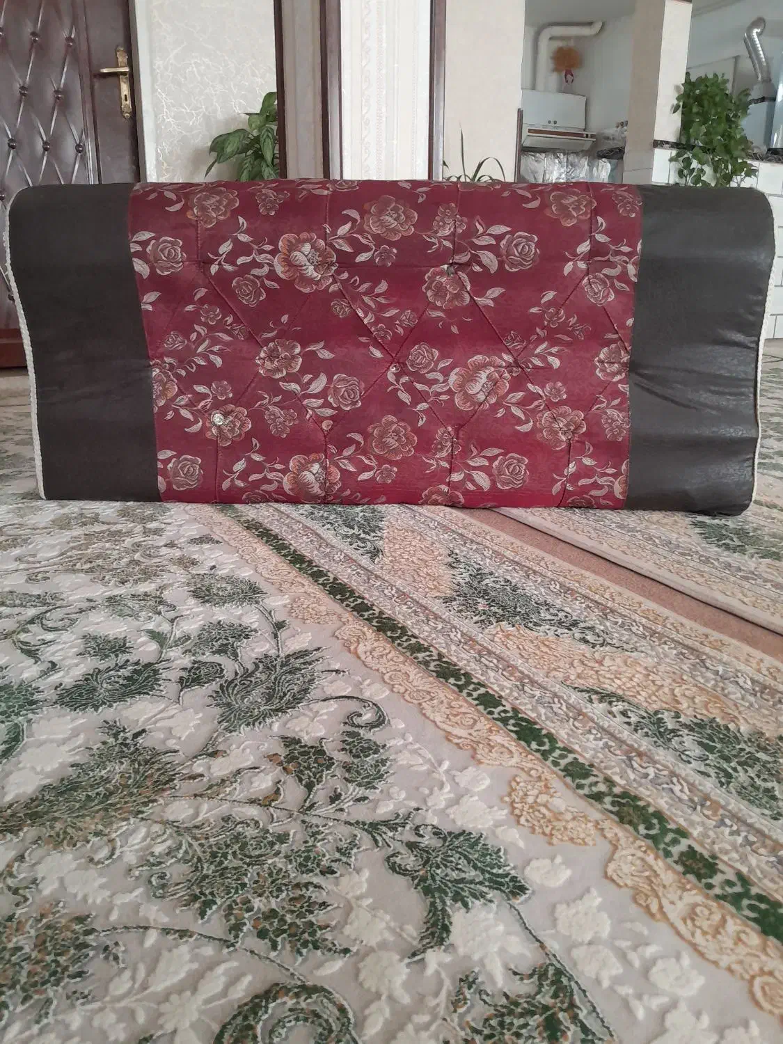 پشتی زیبا و جنس ژاکارد|پشتی|نورآباد, |دیوار