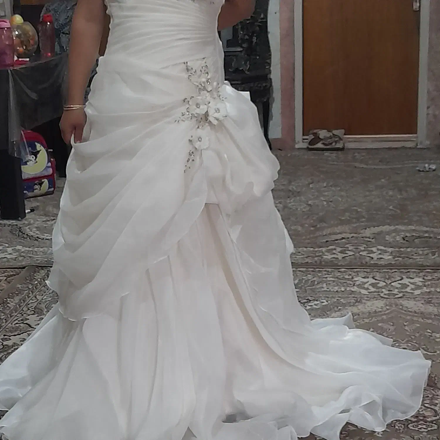 لباس عروس فروشی|لباس|هشتگرد, خور|دیوار