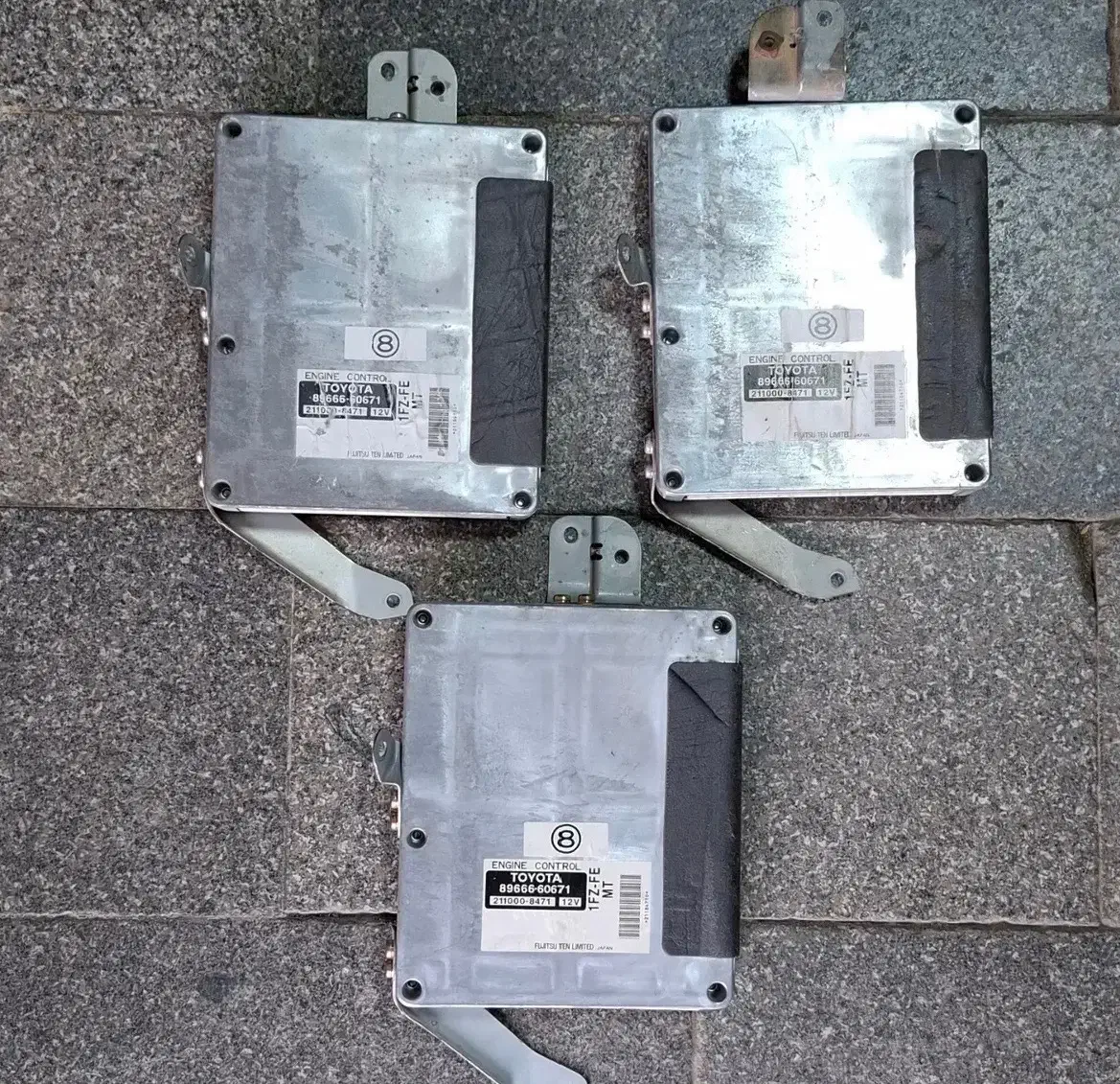 ایسیو مونیکا و تویوتا ۴/۵|قطعات یدکی و لوازم جانبی|سقز, |دیوار