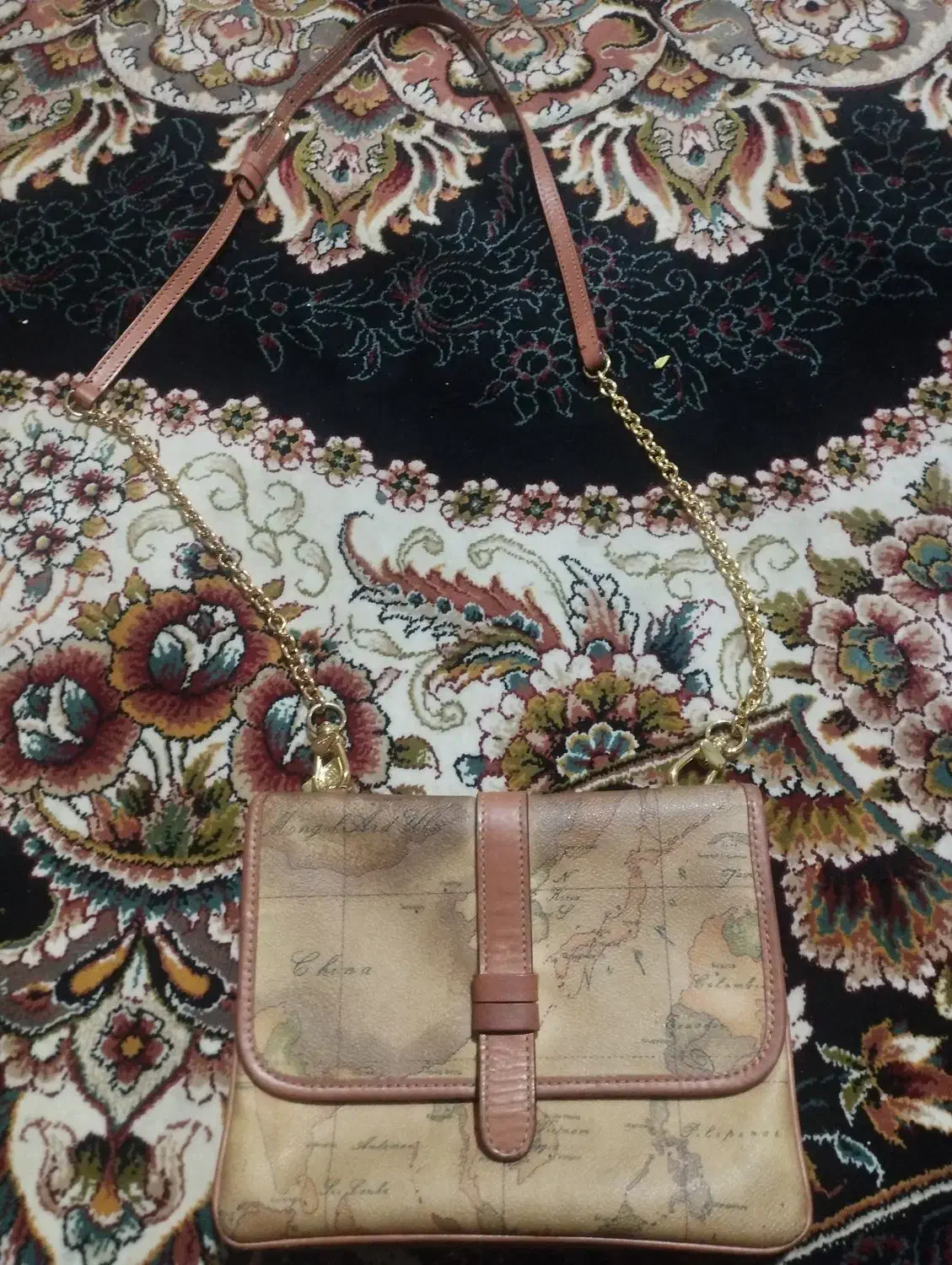 کیف زنانه|کیف، کفش، کمربند|قم, قلعه عموحسین|دیوار