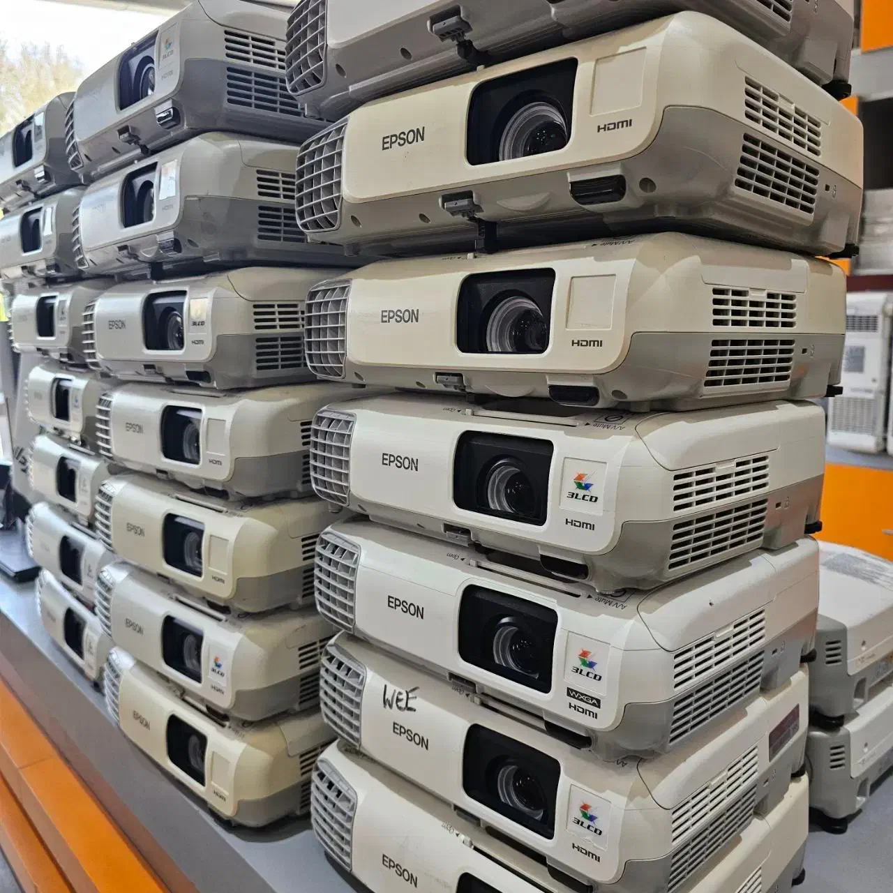 ویدئو پروژکتور دارای پورت VGA و HDMI|تلویزیون و پروژکتور|مشهد, گوهرشاد|دیوار