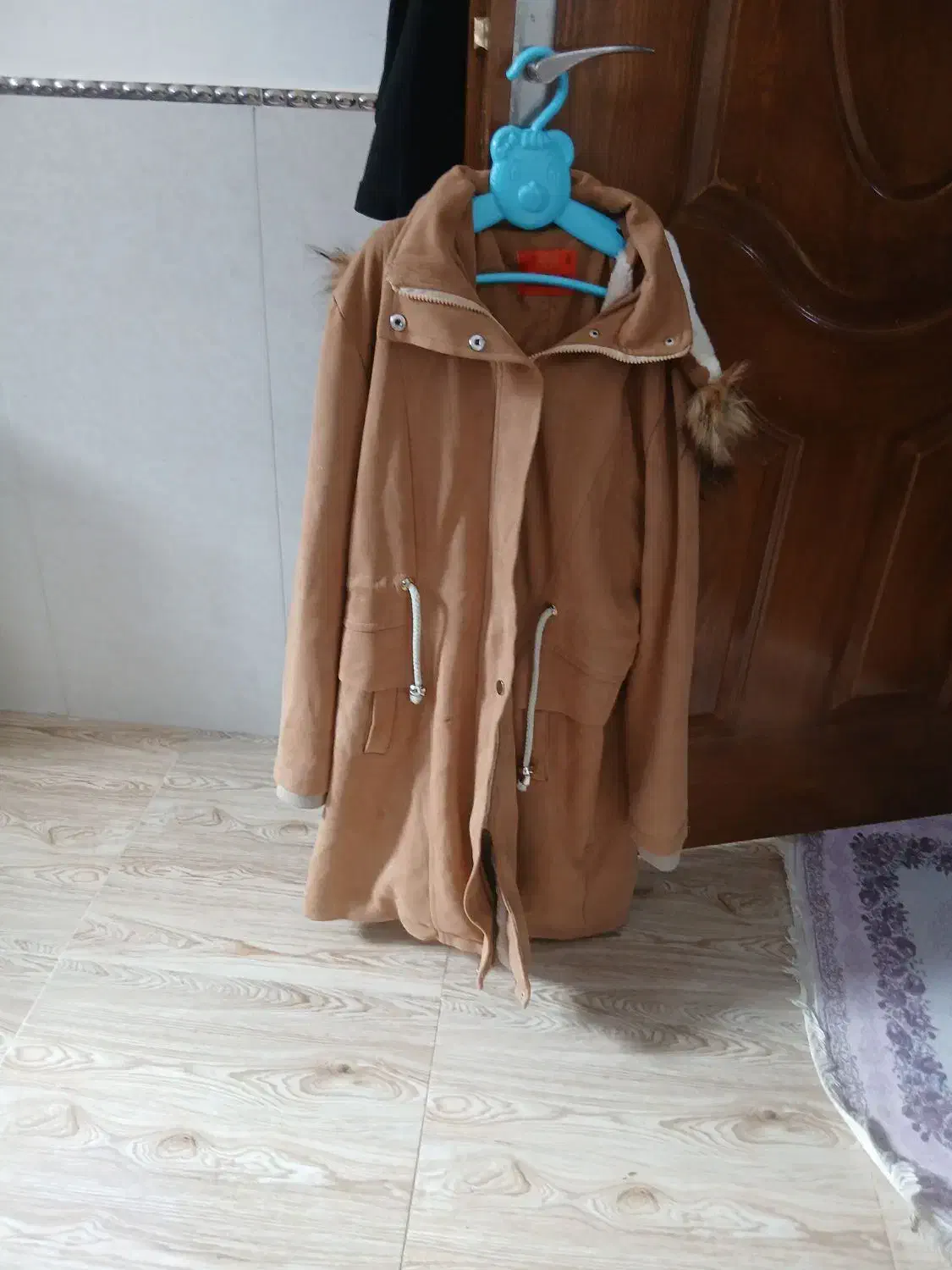 پالتو خز دار. گرم.|لباس|سنقر, |دیوار