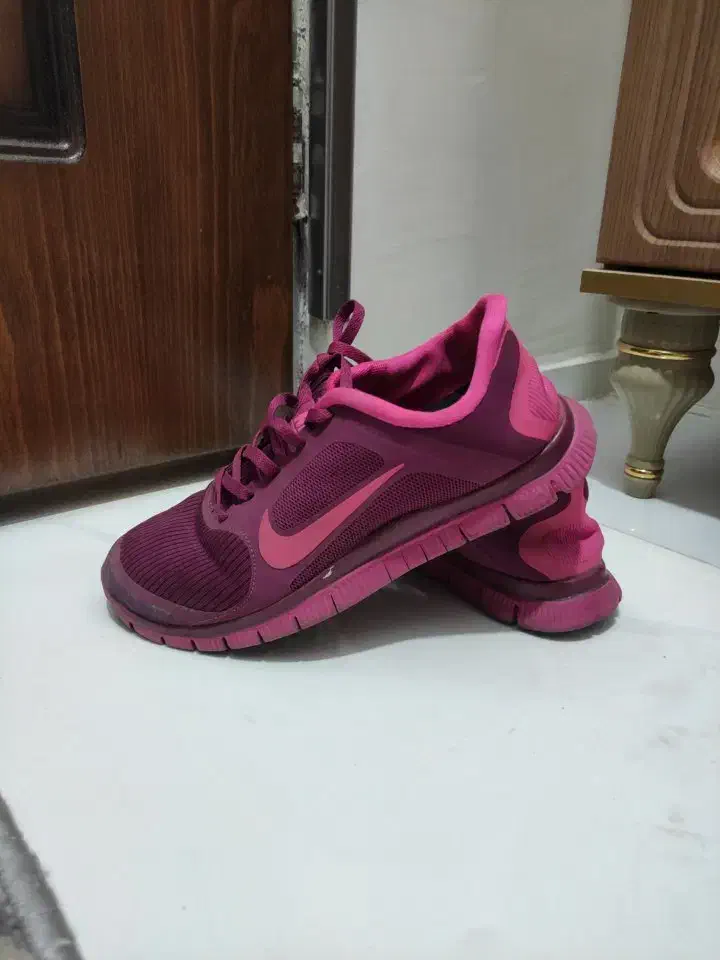 کتونی اورجینال نایک|کیف، کفش، کمربند|ری, علایین|دیوار