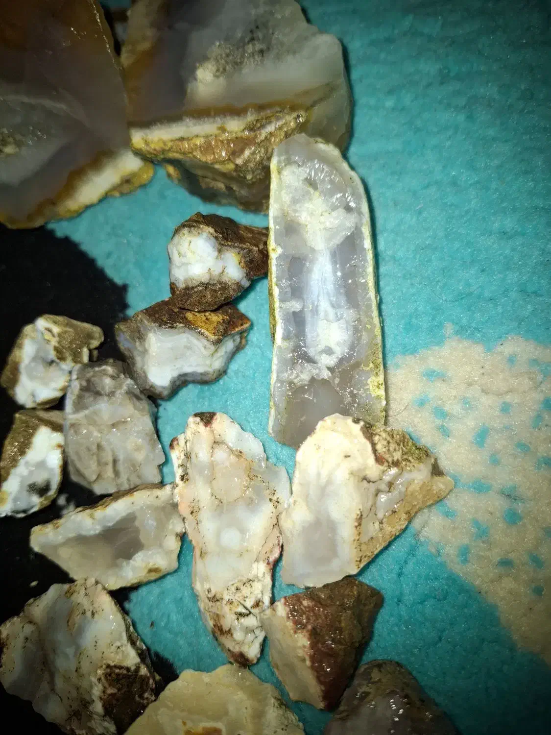 سنگ های عقیق|جواهرات|پردیس, فاز ۳|دیوار