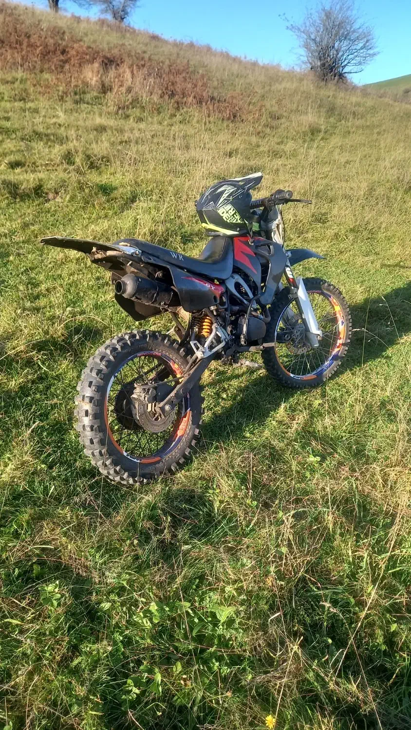 موتور تریل ۲۵۰ پریشی مدارک کامل|موتورسیکلت|اردبیل, |دیوار