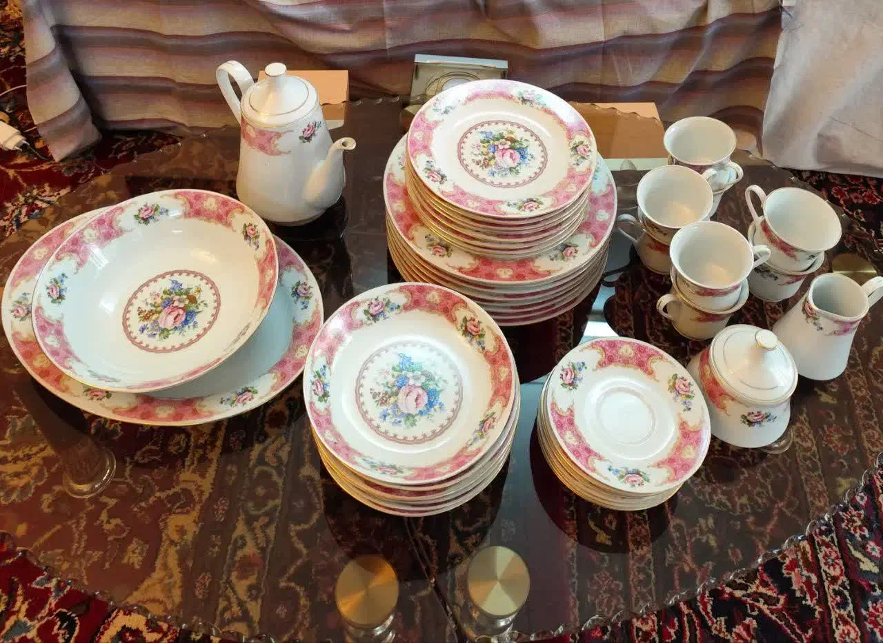 سرویس چینی عتیقه|ظروف سرو و پذیرایی|تربت‌حیدریه, کاشانی|دیوار