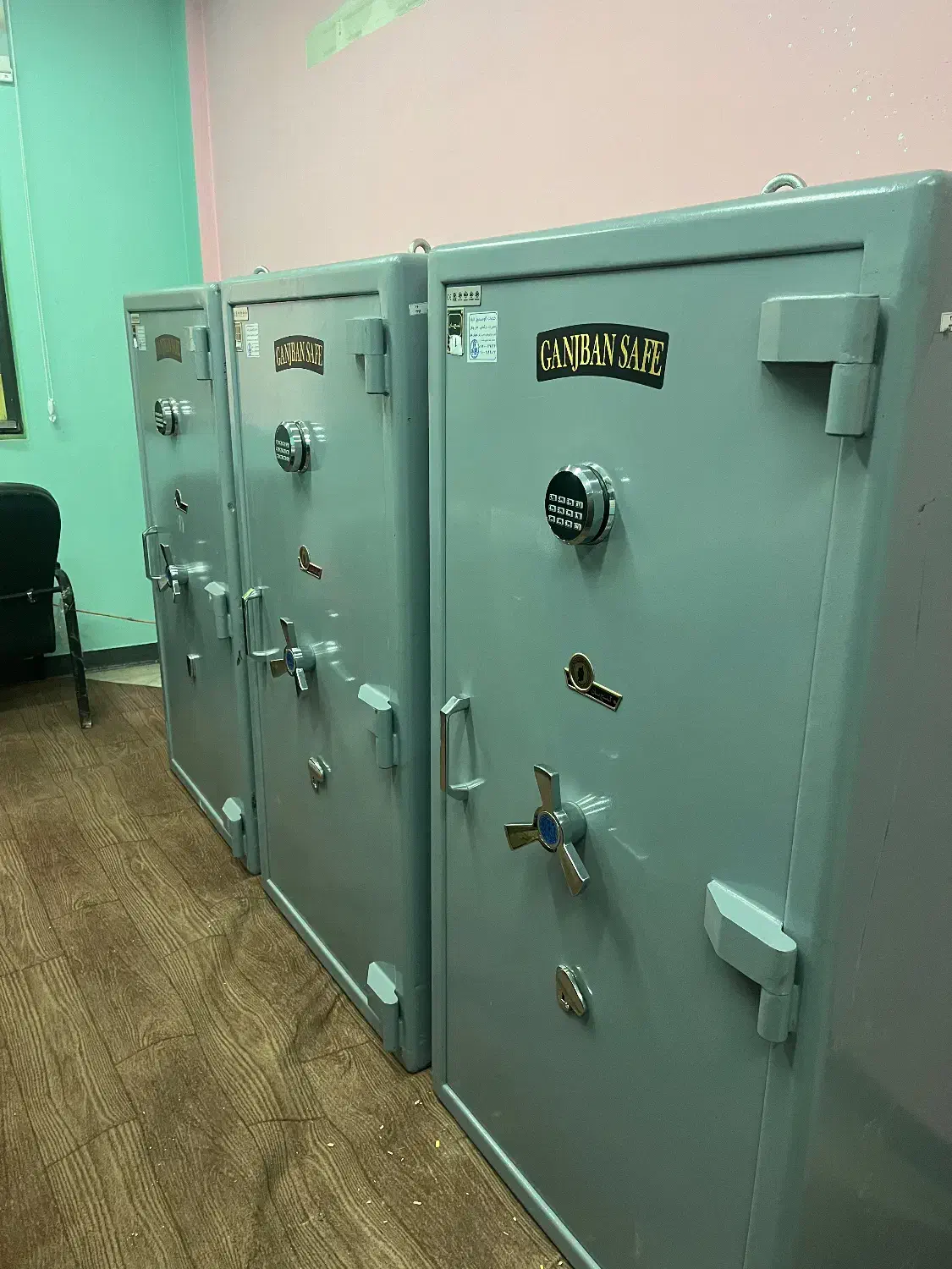 بازکردن تعمیرات بازگشایی قفل رمزگاو صندوق گاوصندوق|خدمات پیشه و مهارت|تهران, بازار|دیوار