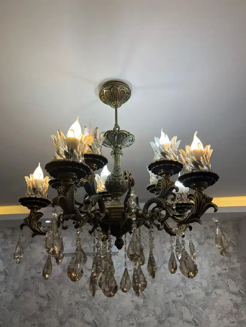 لوستر بسیار شیک در حد نو با جنس بدنه عالی|لوستر و چراغ آویز|اصفهان, بهارستان|دیوار