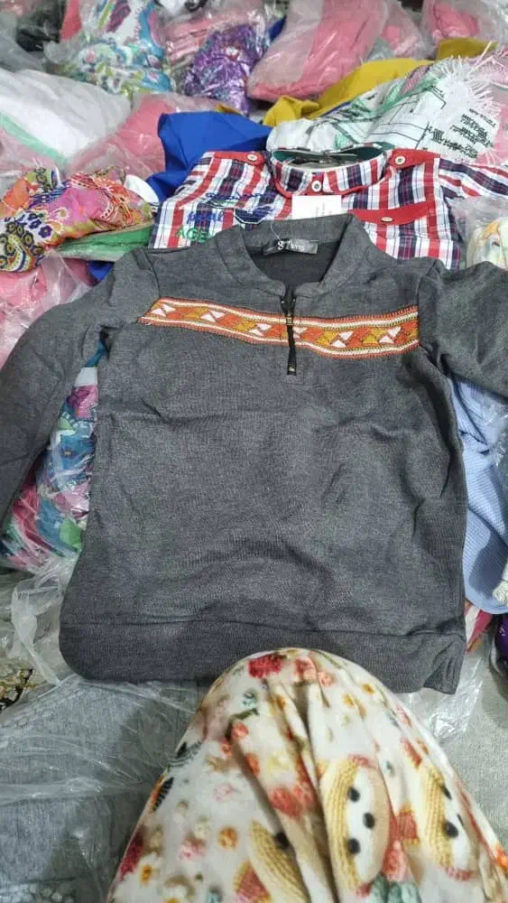 تعداد لباس بچه گانه وارداتی بصورت عمده تکی|لباس|آباده, |دیوار