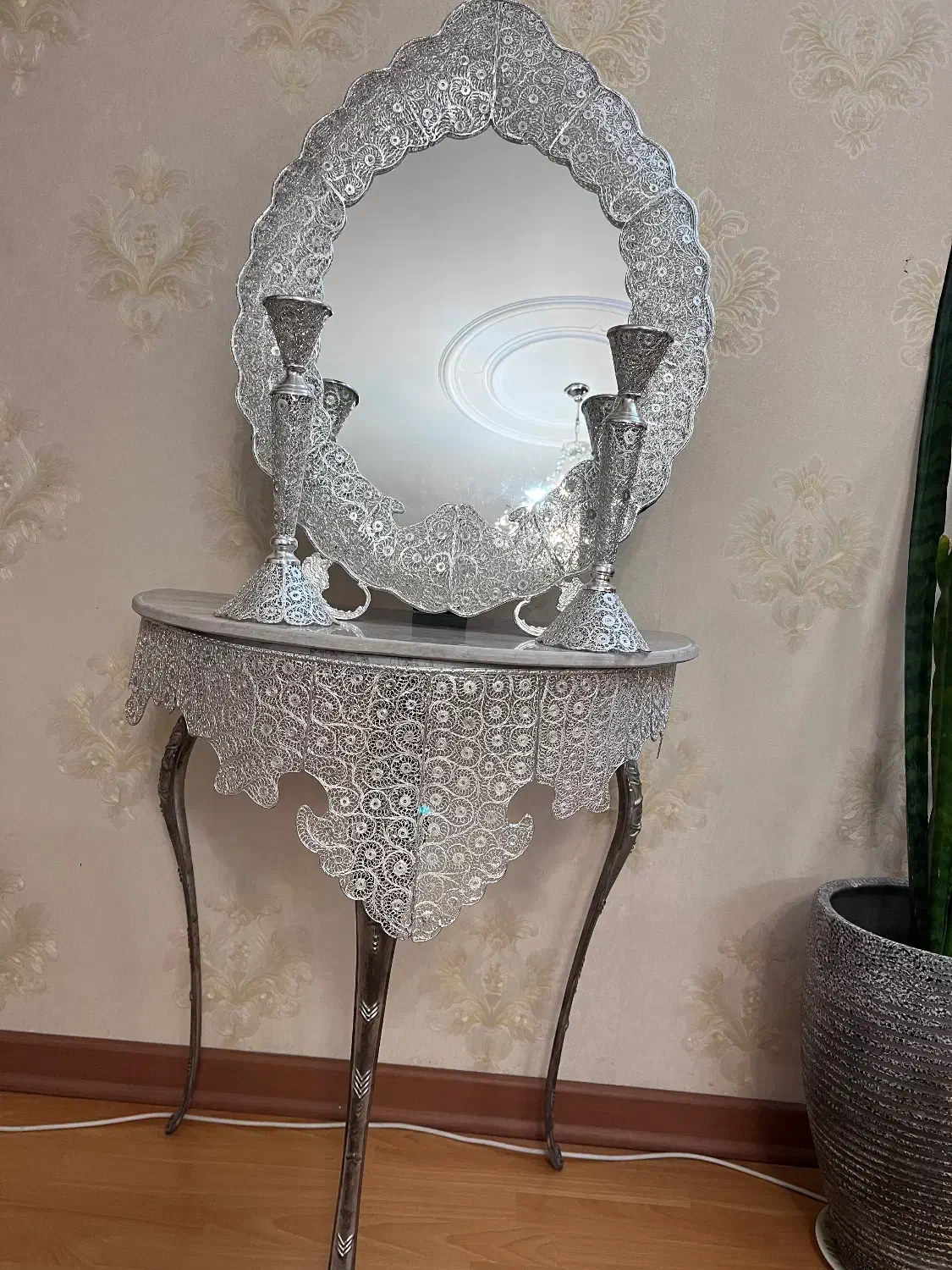 آیینه و‌شمعدان|آینه|اردبیل, |دیوار
