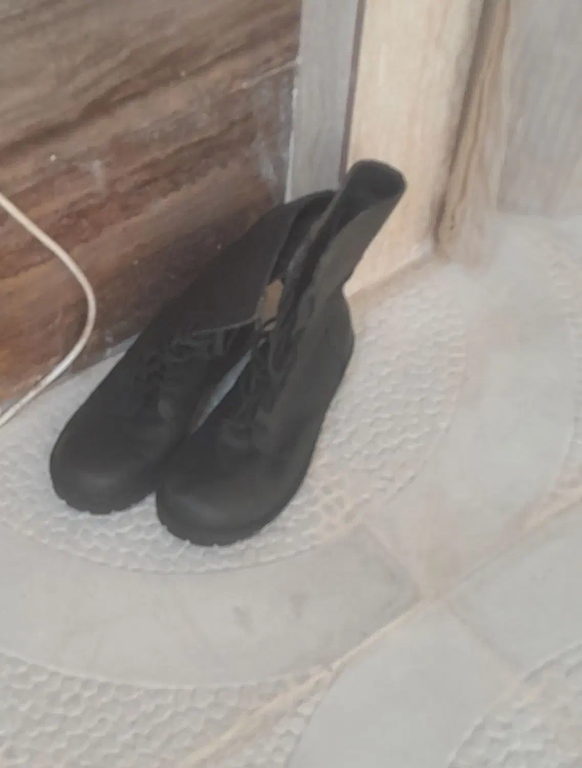 یک جفت پوتین نو|کیف، کفش، کمربند|چناران, |دیوار