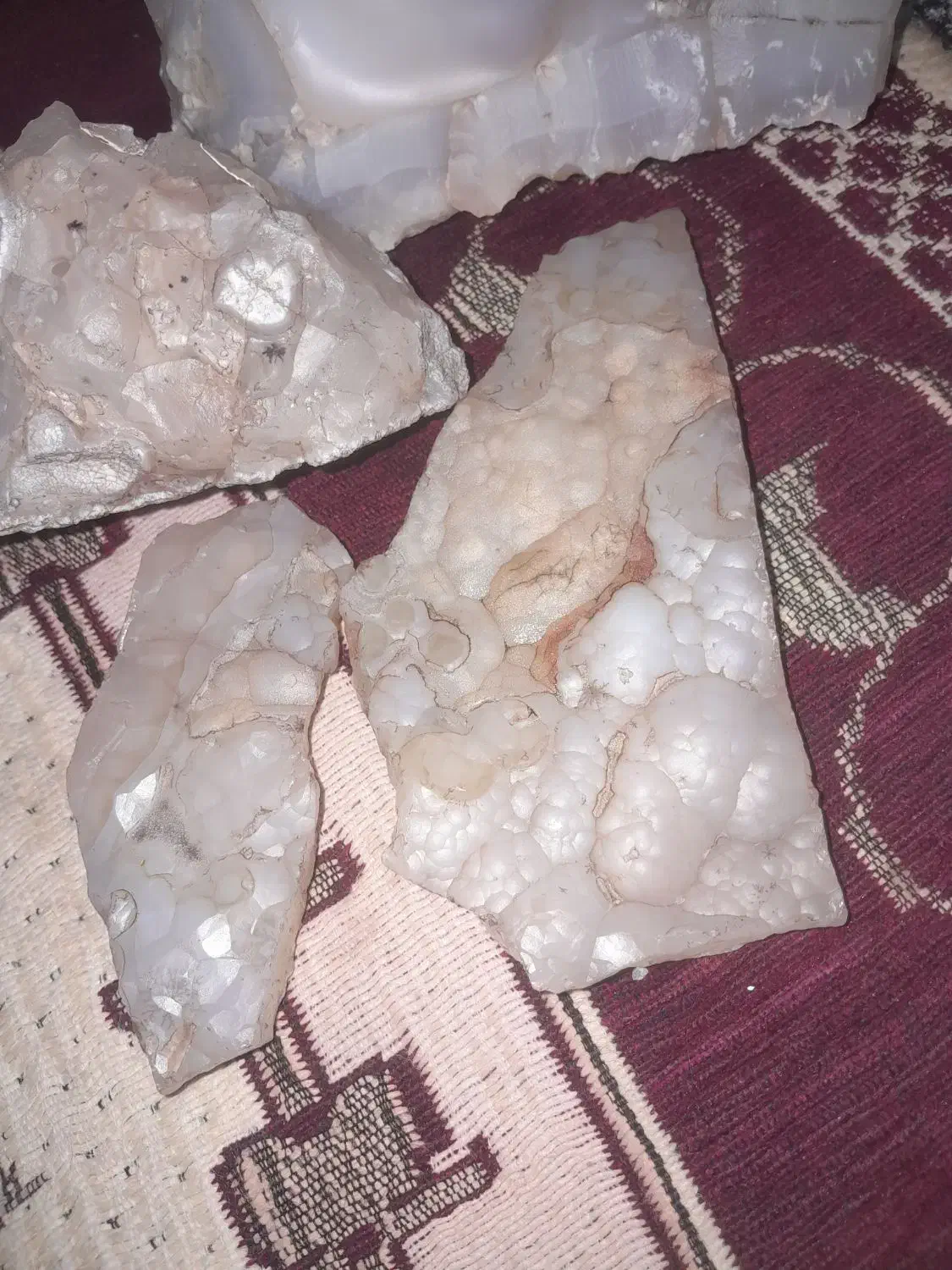 سنگ گل دار قشنگ همه نمونه گل وستشون هست خیلی قشنگ|جواهرات|بم, |دیوار