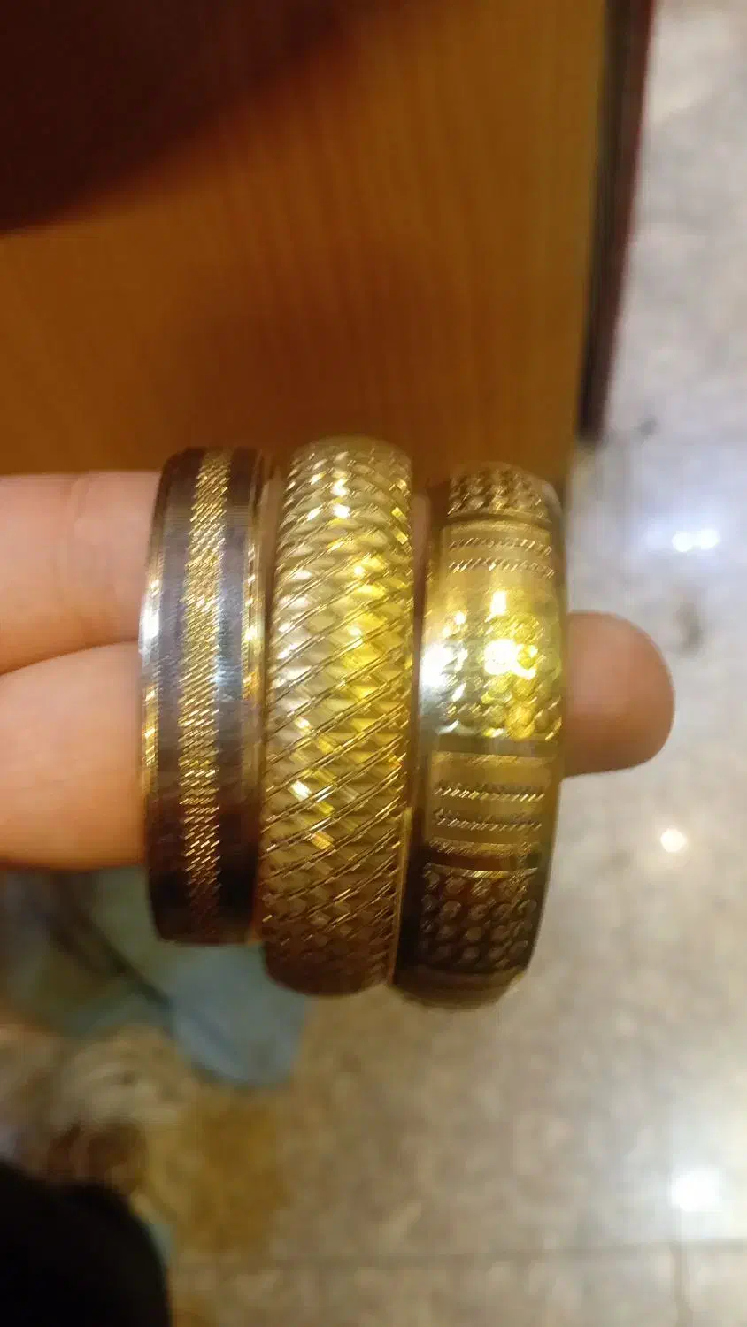 چند عدد مونده ۴۰۰ بالا تابلو نو هست|جواهرات|بروجرد, |دیوار