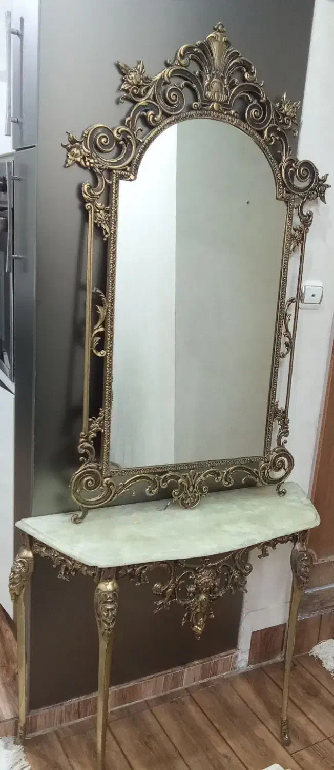 آینه و شمعدان برنز|آینه|اسلام‌شهر, باغ فیض|دیوار