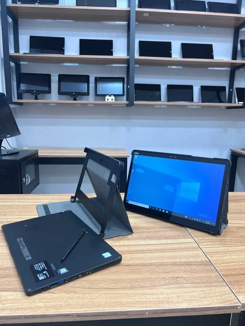 تبلت ویندوزی فجیتسوQ738هارد۱۲۸+قلم فابریکی|تبلت|شهرکرد, |دیوار