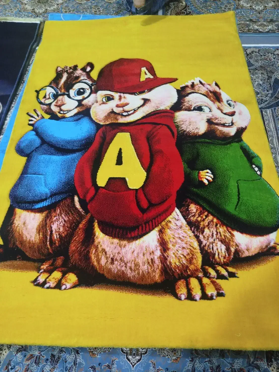 فرش  تعدادی لوازم برقی آکبند منزل برا کادو وجهیزیه|فرش|ارومیه, |دیوار