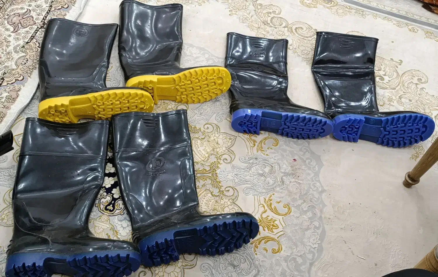 ۳ عدد چکمه|کیف، کفش، کمربند|اهواز, کمپلو جنوبی|دیوار