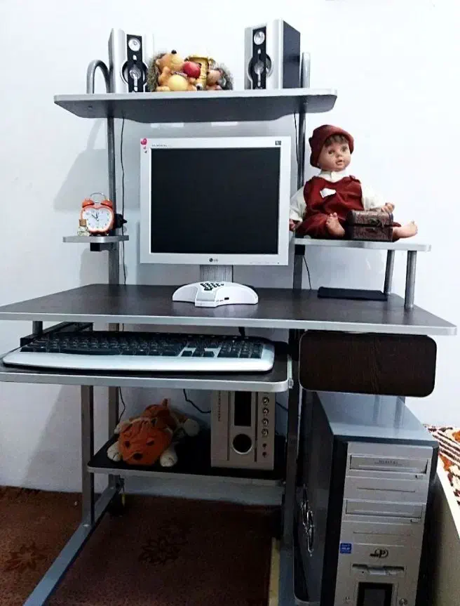 میز تحریر و کامپیوتر|میز تحریر و کامپیوتر|فریمان, |دیوار