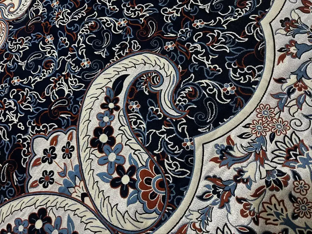 فرشینه ۲ در۲|فرش|قم, وادی السلام|دیوار