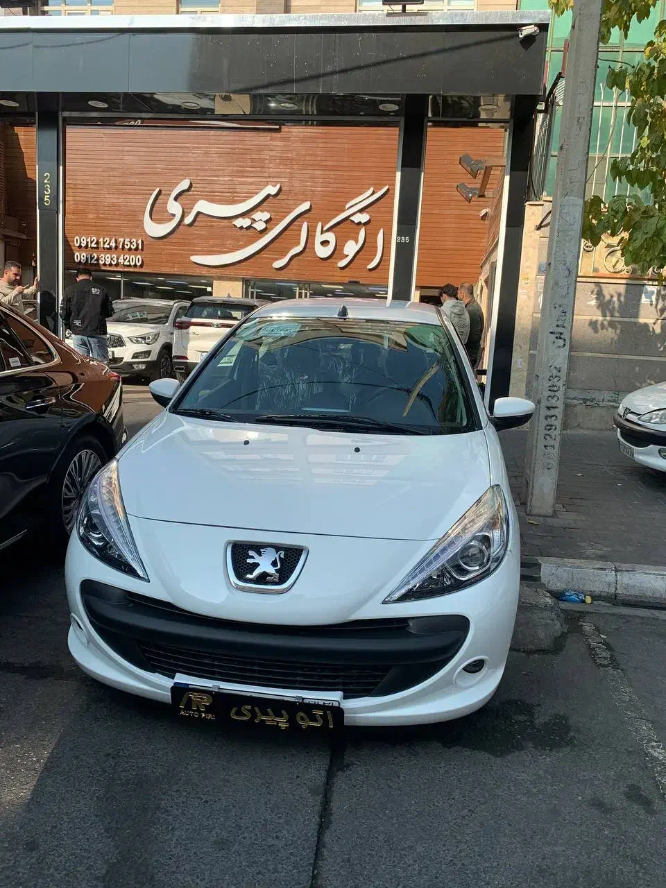 207 دنده هیدرولیکTU5(404)صفرسفیدمشکی (کف نمایشگاه)|خودرو سواری و وانت|تهران, درختی|دیوار