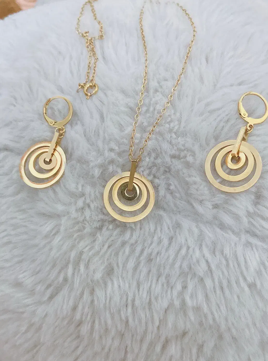 نیم ست و گردنبند استیل مشابه طلا|بدلیجات|قم, سالاریه|دیوار