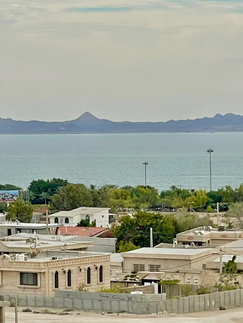 آپارتمان سه خوابه با چشم انداز دریا و استخر دار|فروش آپارتمان|قشم, |دیوار