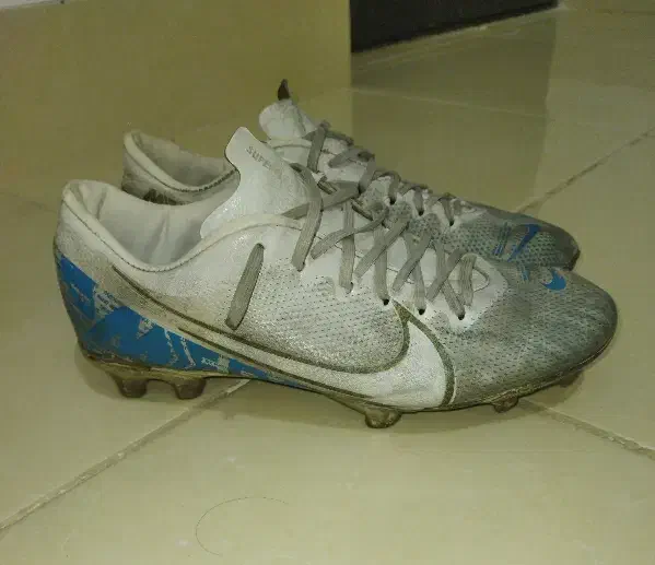 کفش چمنی و سالنی نایک|کیف، کفش، کمربند|کلاله, |دیوار