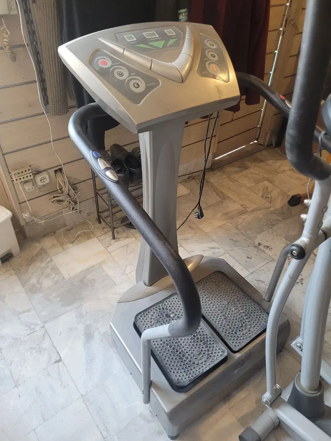 دستگاه پلت‌فرم لرزشی خانگی و دوچرخه|تجهیزات ورزشی|مشهد, احمدآباد|دیوار