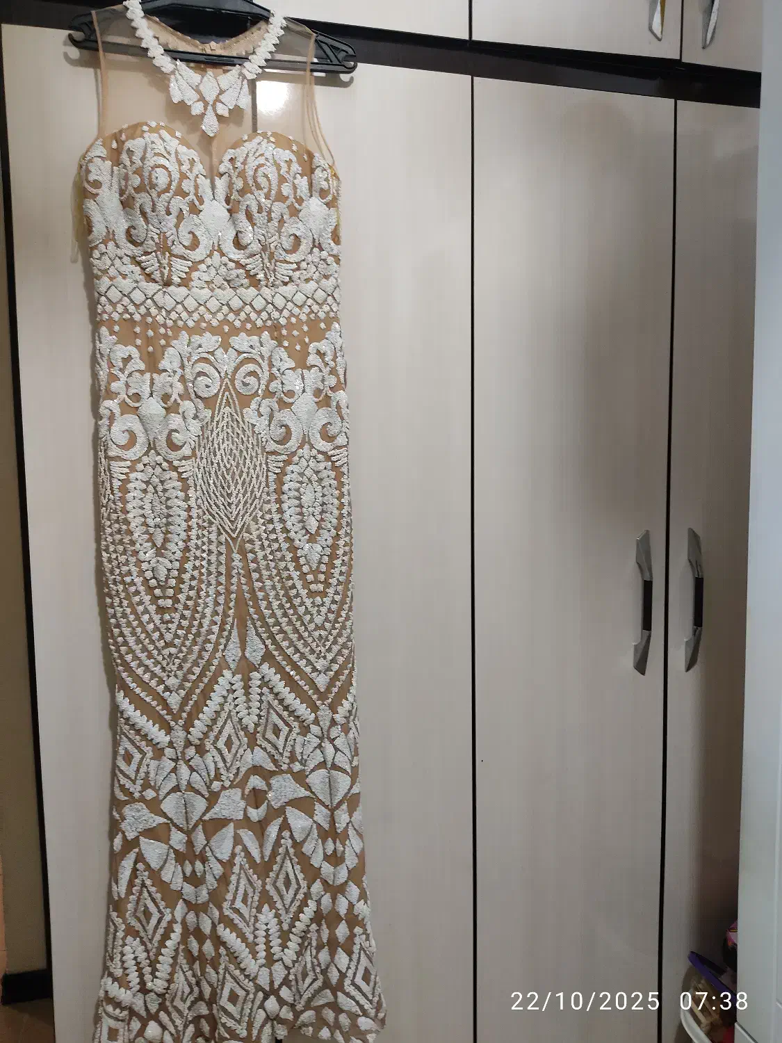 لباس مجلسی|لباس|شاهین‌شهر, مسکن مهر|دیوار