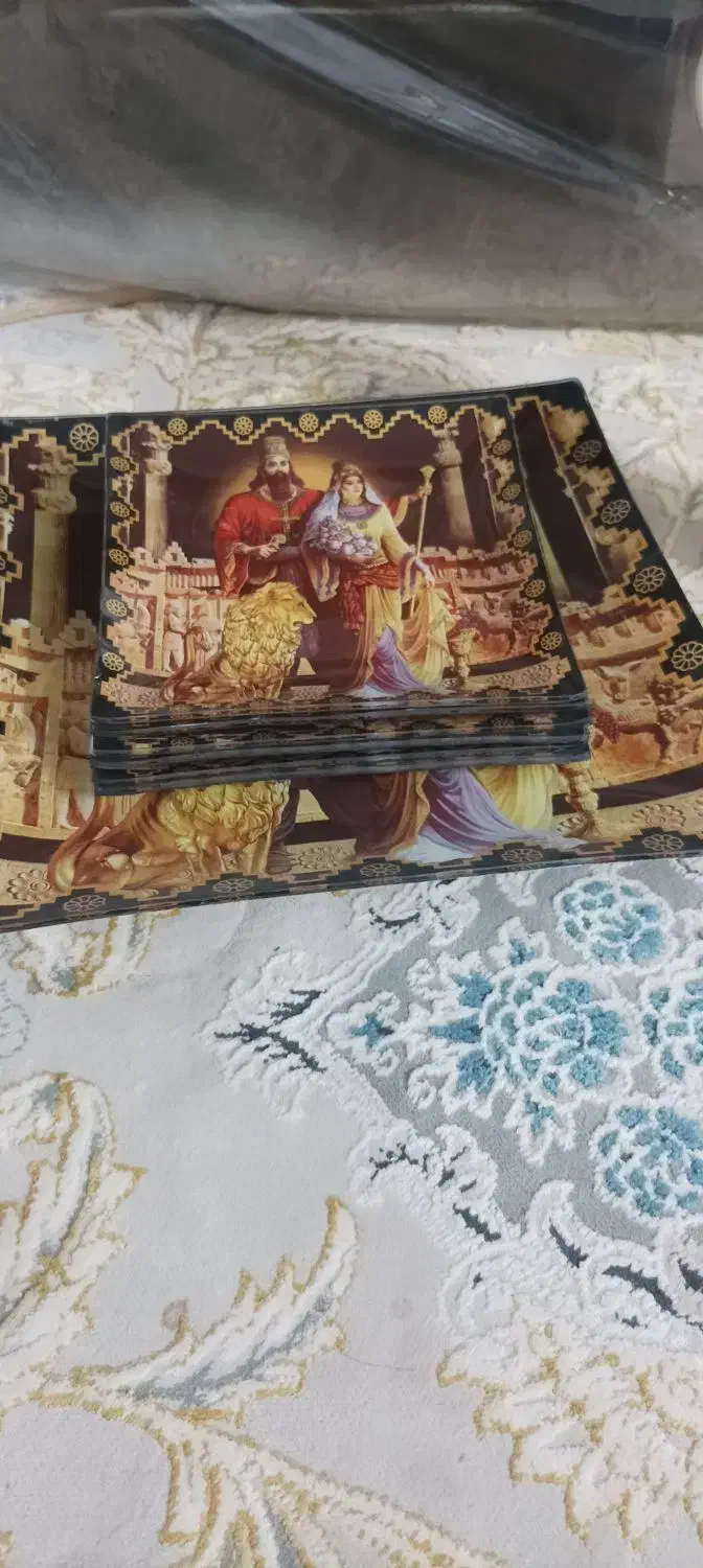 تعدادی ظروف|ظروف سرو و پذیرایی|نیشابور, بزرگمهر|دیوار