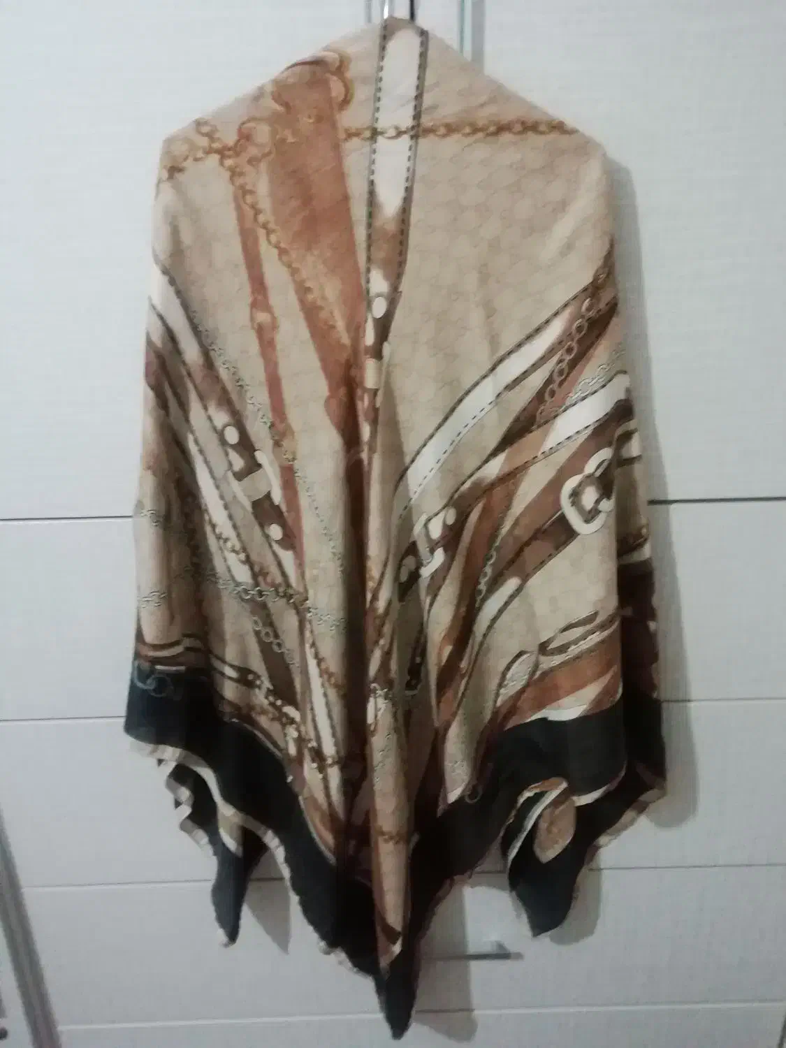 تعدادی روسری و شال|لباس|هشتگرد, فاز ۲ مهستان|دیوار