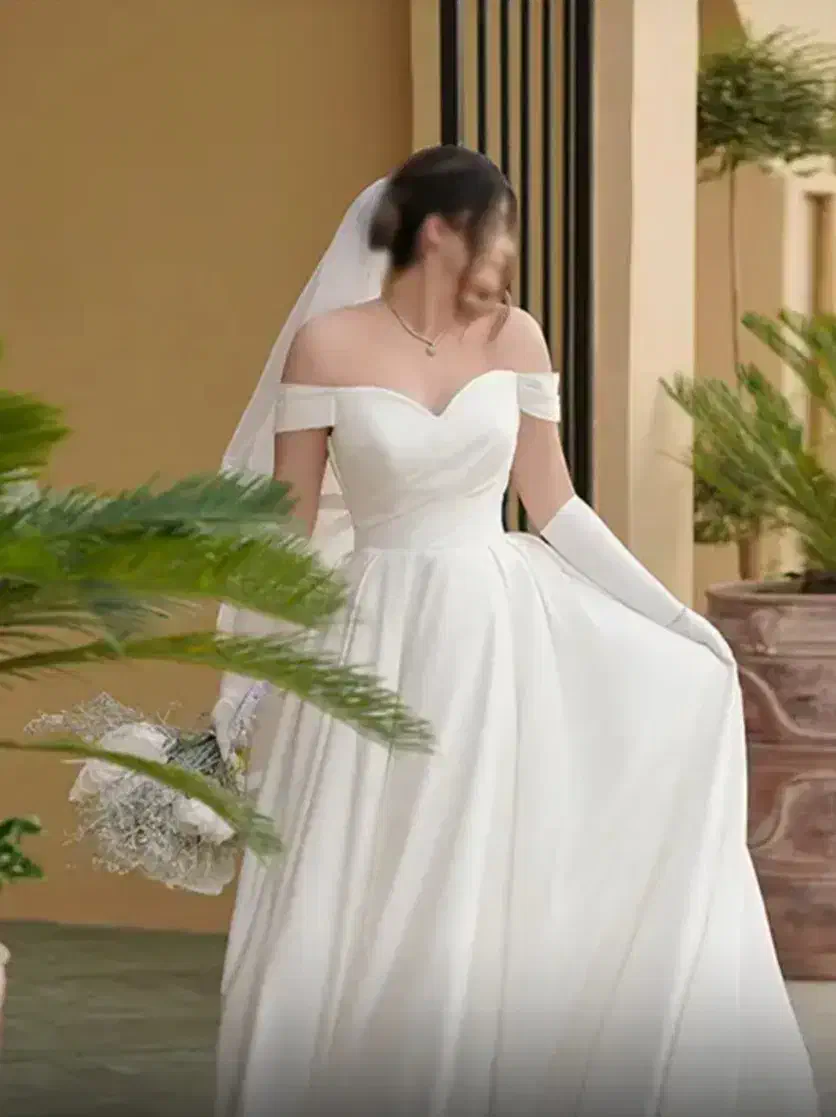 لباس عروس به همراه لباس نامزدی اشانتیون|لباس|صدرا-فارس, فاز ۱|دیوار