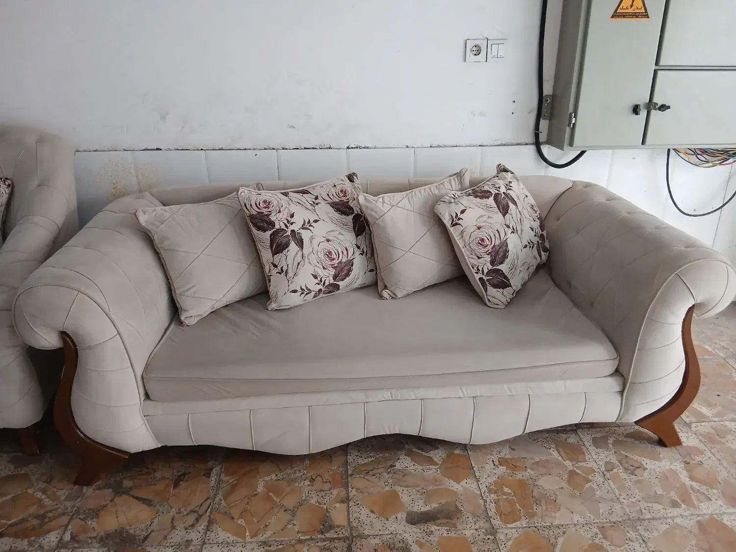 مبل ۷نفره با فروش فوری|مبلمان خانگی و میز عسلی|رشت, جهاد|دیوار