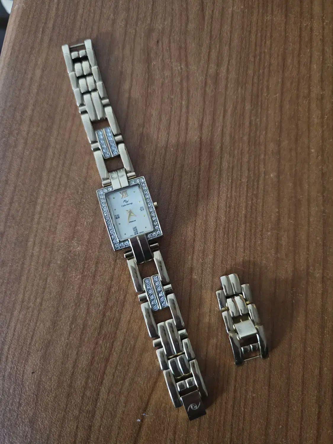 ساعت زنانه طلایی کارلو پروجی|ساعت|اصفهان, بهارستان|دیوار