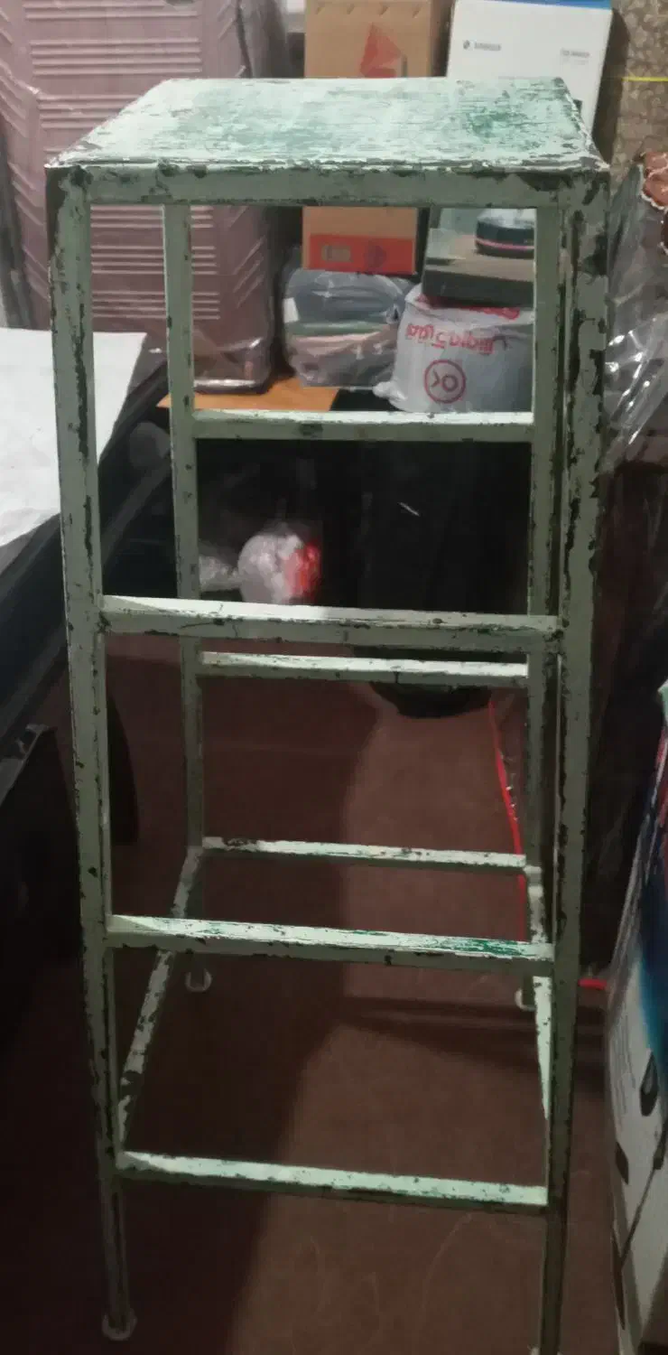 چهار پایه آهنی|صندلی و نیمکت|بروجرد, |دیوار