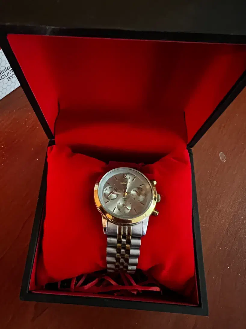 ساعت رولکس و سیکو دارای جعبه شیک و زیبا|ساعت|تهران, نازیآباد|دیوار