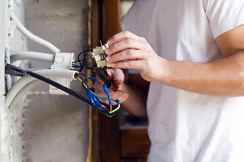 اجرا، تعمیرات و نگهداری برق ساختمان|خدمات پیشه و مهارت|بیجار, |دیوار