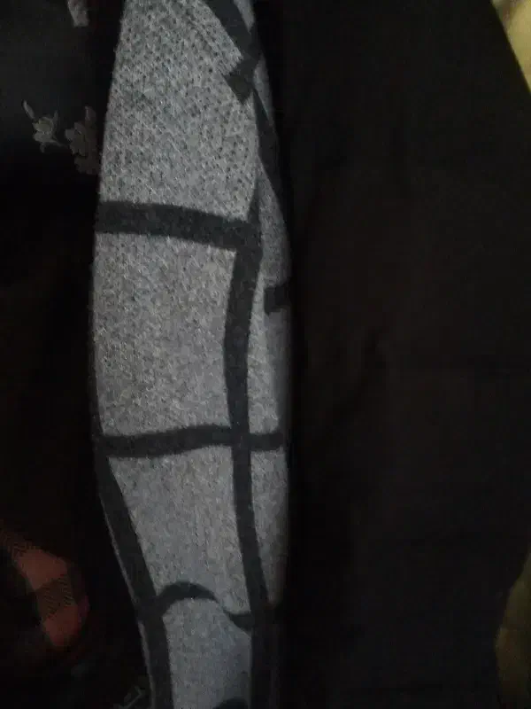 یک کیسه لباس|لباس|طاغنکوه, |دیوار