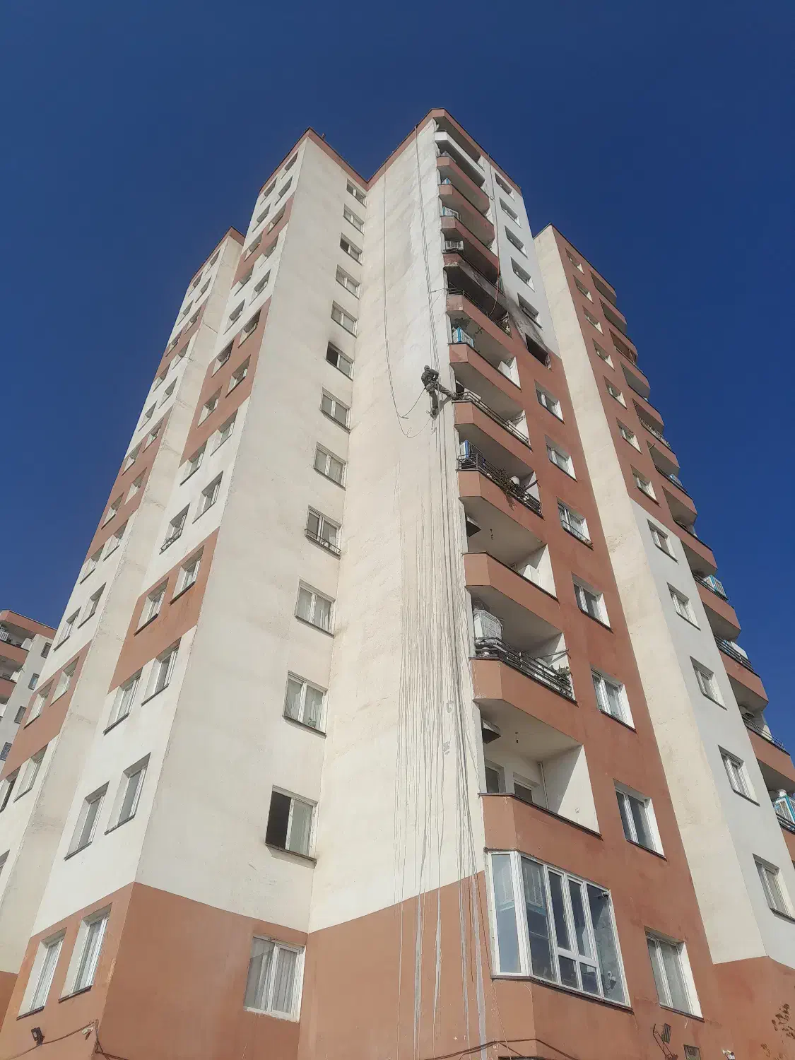 پیچ و رولپلاک نماشوی راپل بند باز بدون داربست طناب|خدمات پیشه و مهارت|کرج, عظیمیه|دیوار