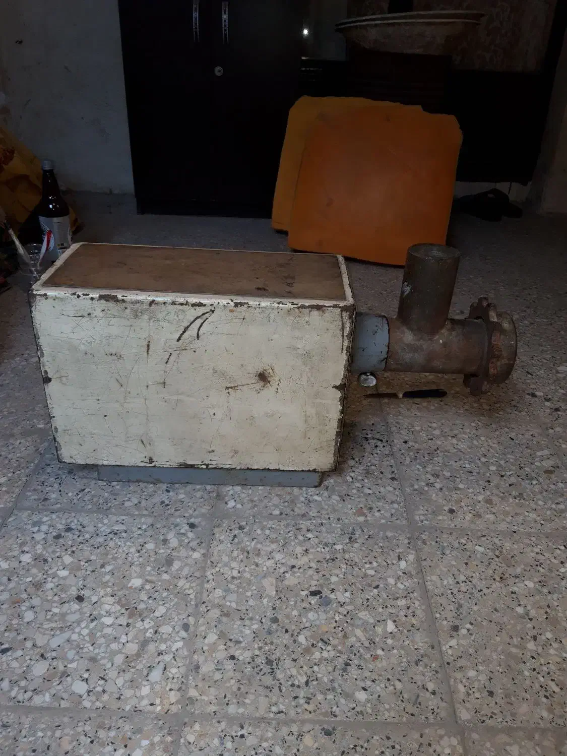 چرخ گوشت.|خردکن، آسیاب، غذاساز|کهریزک, |دیوار