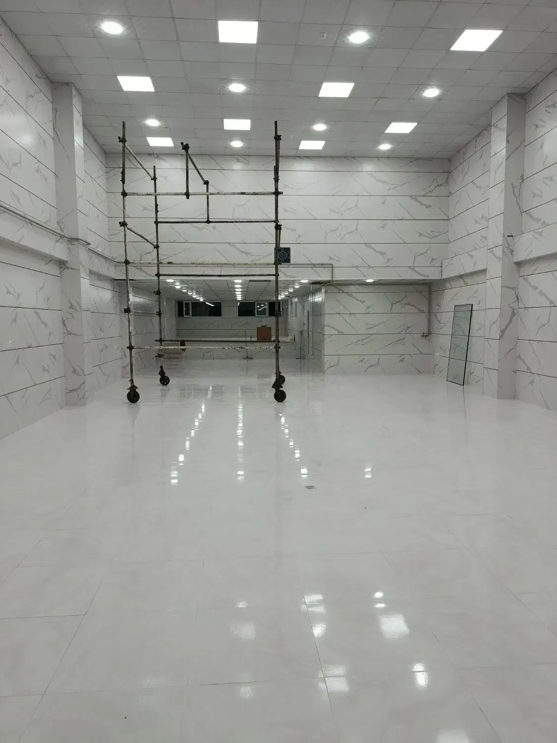 اجاره مغازه ۲۴۰ متر نوساز/ خ اصلی گلشهر|اجارهٔ مغازه و غرفه|زنجان, |دیوار