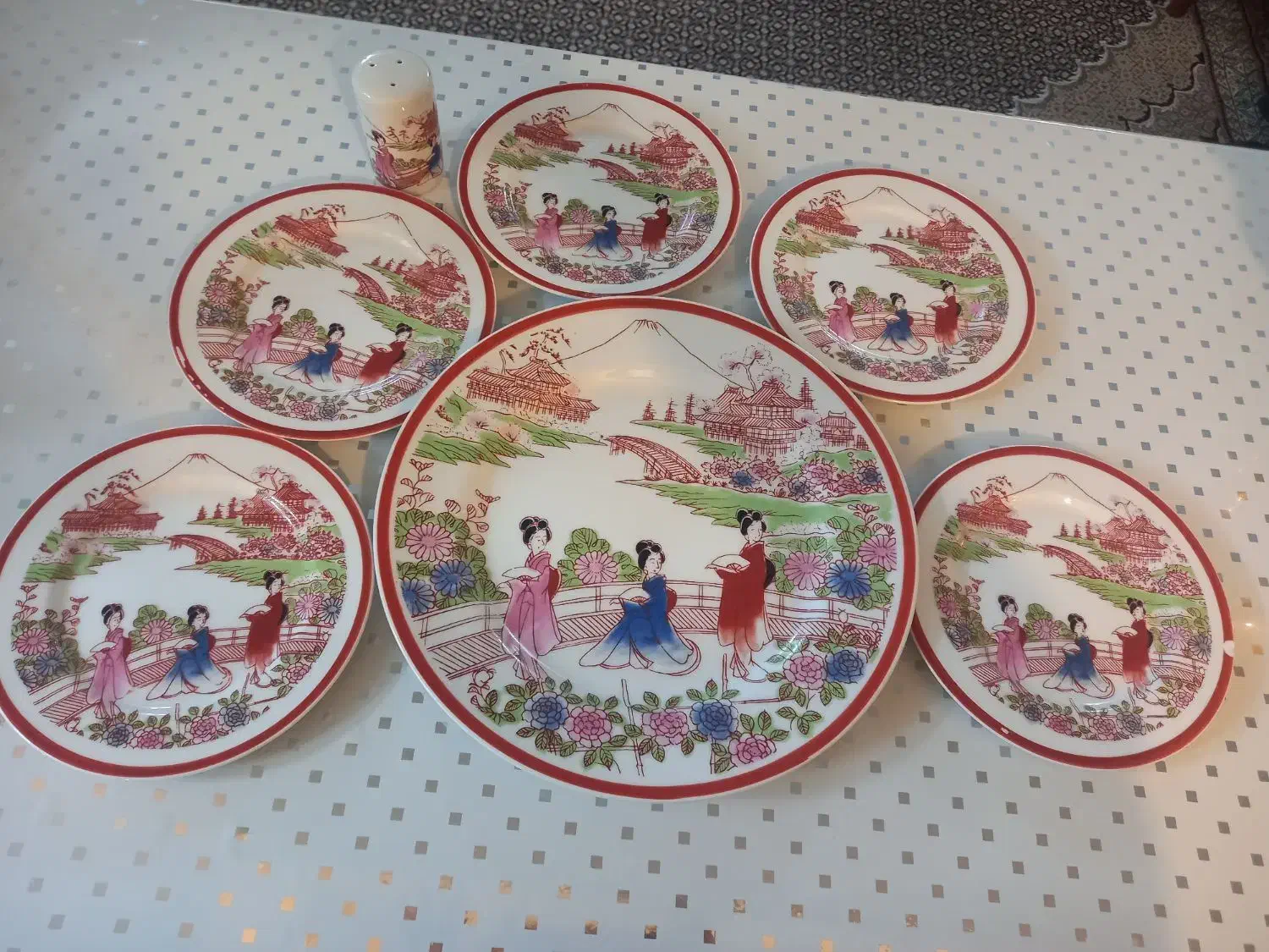 بشقاب های دیواری|کلکسیون اشیاء عتیقه|تهران, مختاری|دیوار