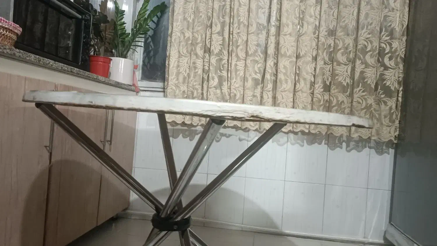 میز گرد|میز و صندلی غذاخوری|چناران, |دیوار