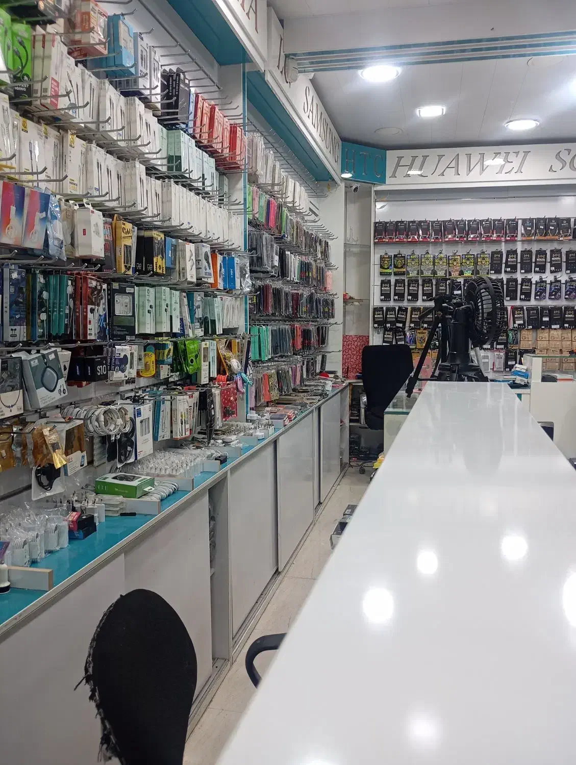 اجاره مغازه و فروش کل لوازم جانبی موبایل|اجارهٔ مغازه و غرفه|پارسیان, |دیوار