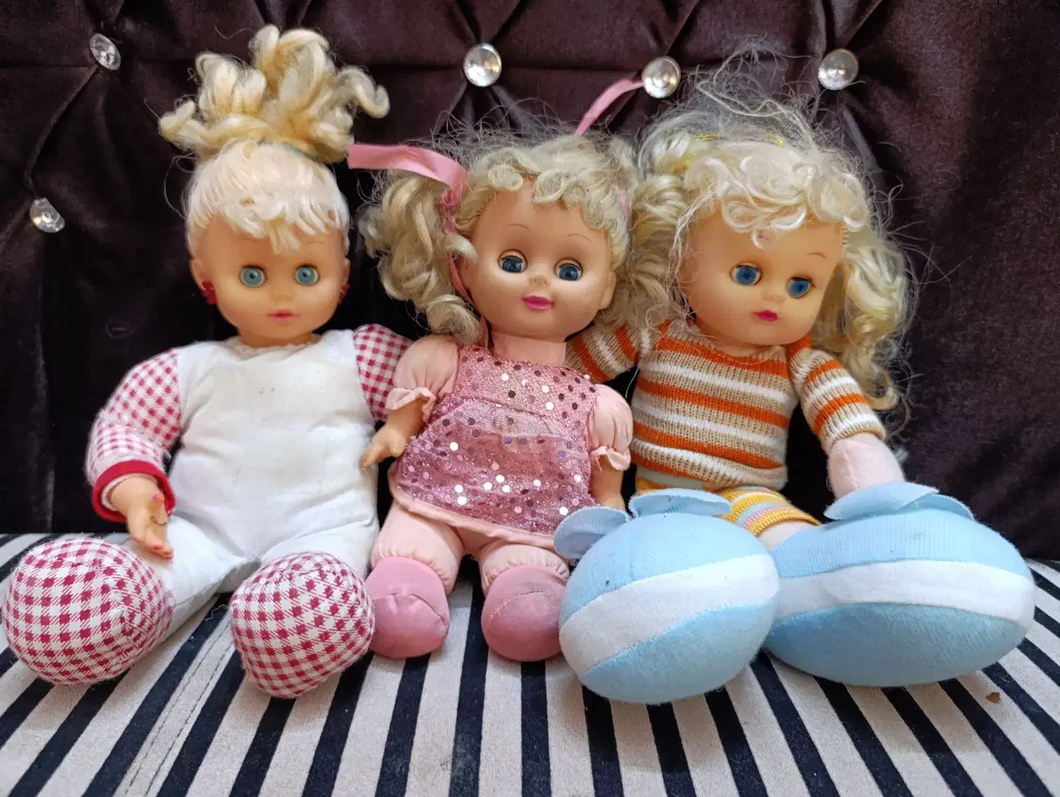 تعدادی عروسک|اسباببازی بچه|اراک, |دیوار