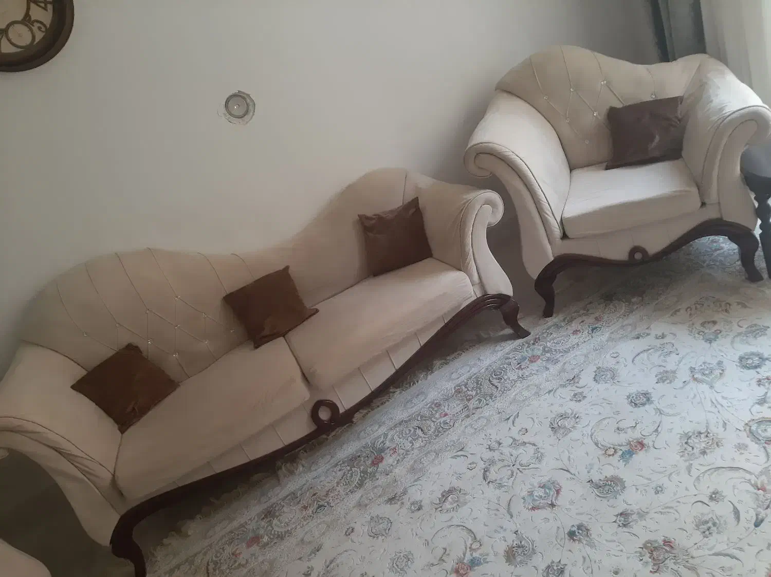 مبل نه نفره بامیزوعسلی قیمت خوب نه ملیون|مبلمان خانگی و میز عسلی|پاوه, |دیوار