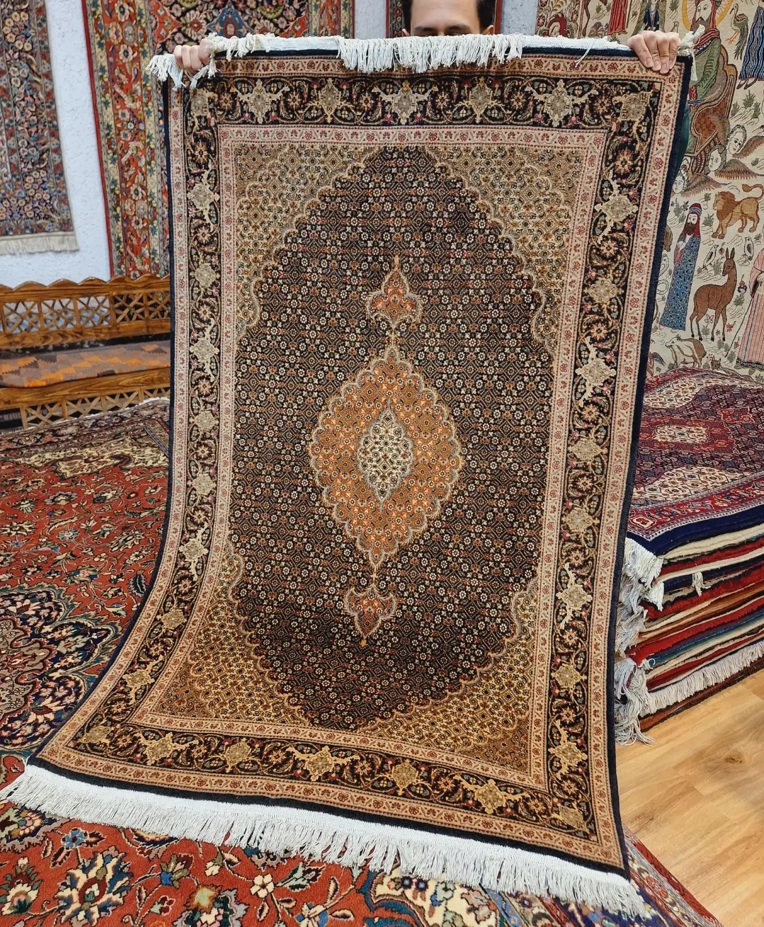 ذرع و نیم دستباف تبریز نقشه ماهی ۵۰ رج|فرش|تهران, اکباتان|دیوار