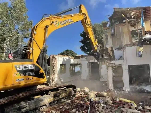 تخریب عنواع سازه بتنی فلزی چوبی|خدمات پیشه و مهارت|رامسر, |دیوار