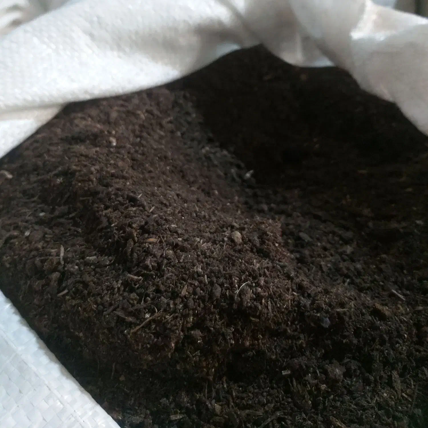 کود ورمی کمپوست کاملا ارگانیک با کیفیت تضمینی|خدمات باغبانی و درختکاری|رشت, باهنر|دیوار