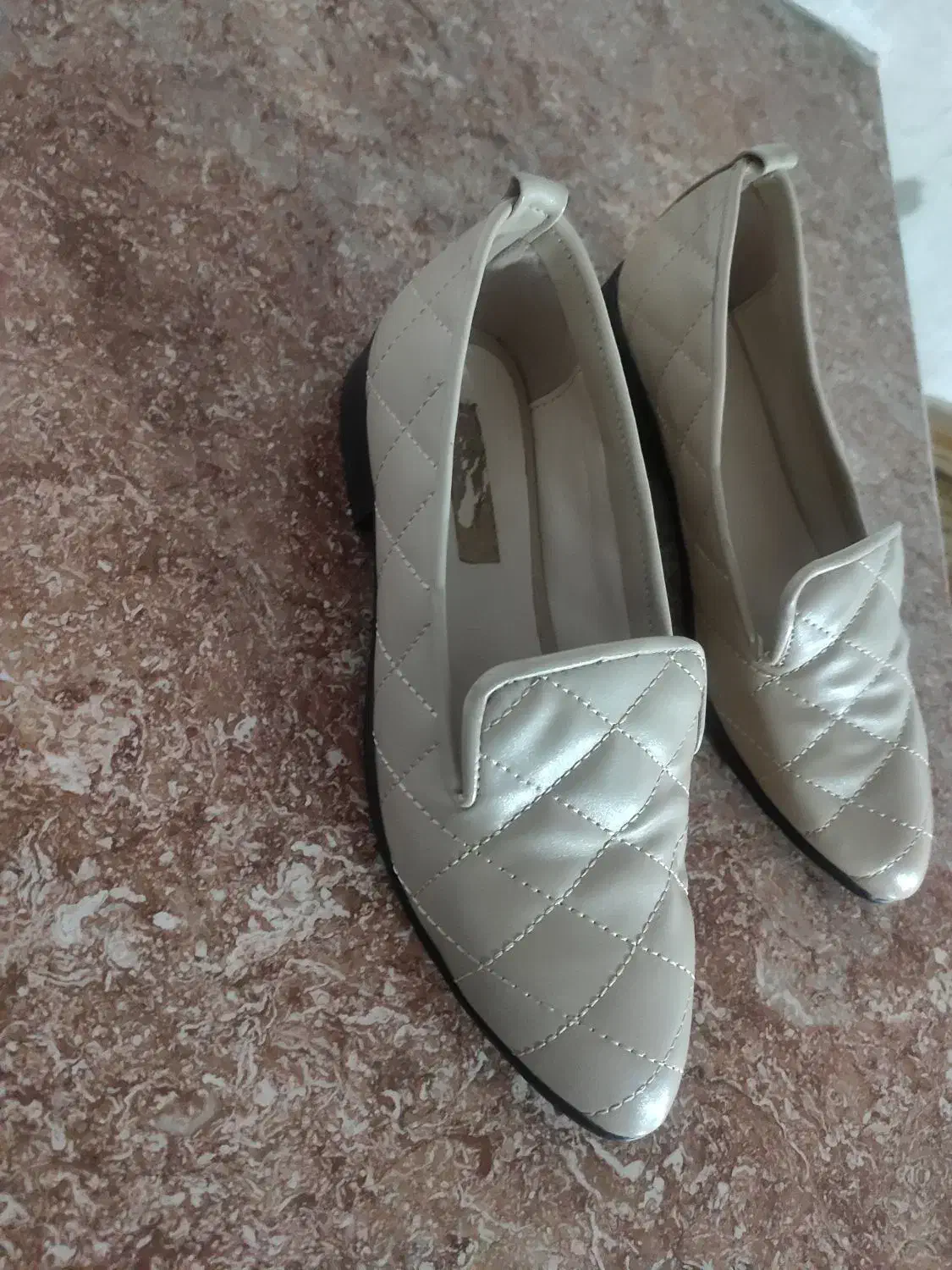 کالج چرم هستش اصلا پوشیده نشده|کیف، کفش، کمربند|خوی, |دیوار